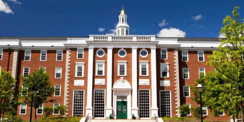 WHAT IS THE DIFFERENCE BETWEEN A COLLEGE AND A UNIVERSITY?